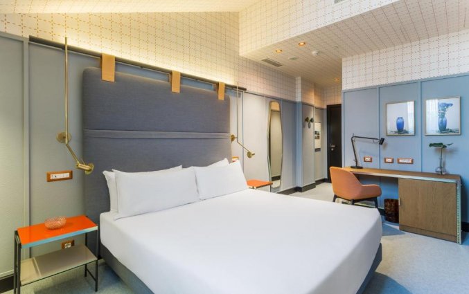 Slaapkamer van hotel Room Mate Giulia in Milaan